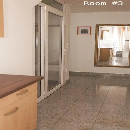 24/2 Hostel